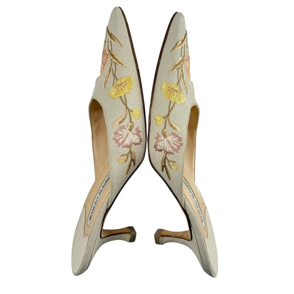 VERY RARE Manolo Blahnik Beige Embroidered Floral Mules - Picture 11 of 13